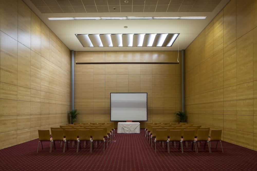 Eventhotel Pyramide Hotel Vösendorf